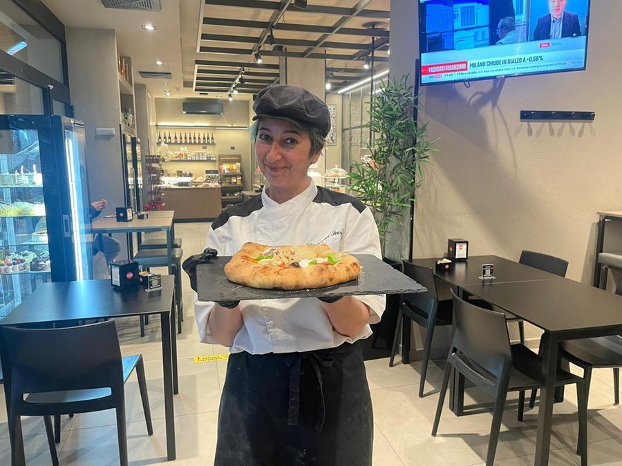 Tutti pazzi a Cagliari per le pizze coronate di Emy Scarpa