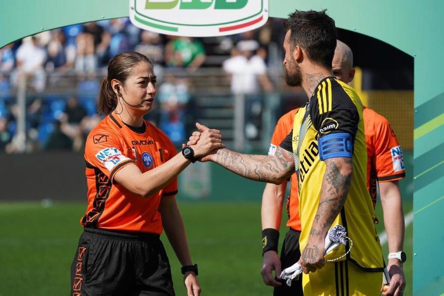
	Ferrieri Caputi con Caracciolo, capitano del Pisa

