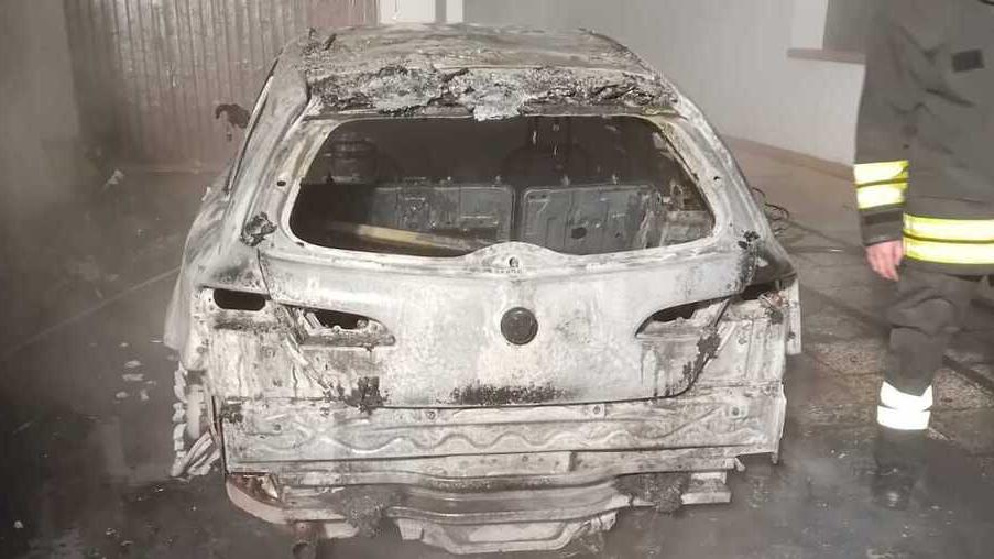 Migliaro, si stringe il cerchio attorno al piromane