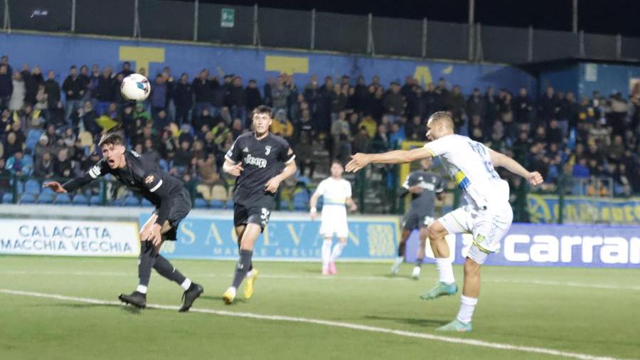 La Carrarese batte la Juve Ng e consolida il terzo posto