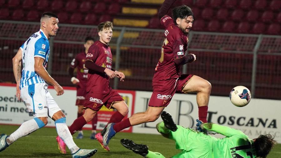 La rete di Peli del momentaneo pareggio del Pontedera (Foto di Franco Silvi)