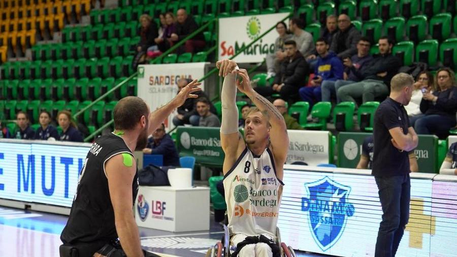 La Dinamo Lab si illude, poi cede al Cantù e saluta i playoff