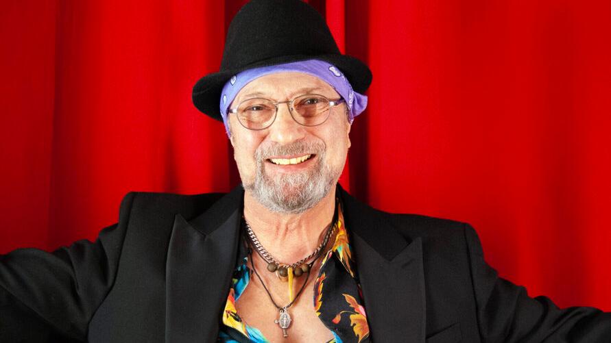 I 40 anni di Un sabato italiano, Sergio Caputo sbarca a Cagliari