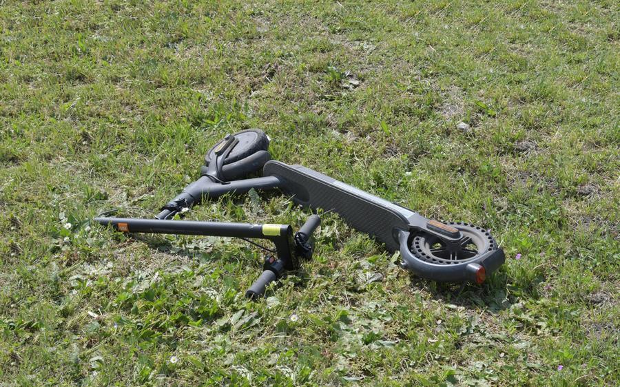 Rolo: auto contro monopattino, un ferito grave