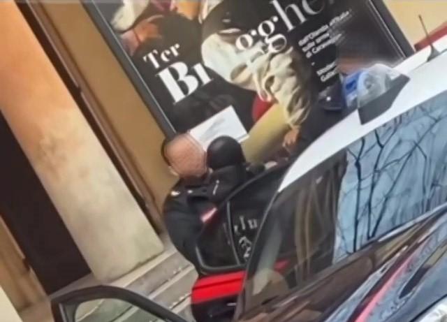 Modena, Molteni si schiera con i carabinieri: «Tutelano la nostra democrazia»