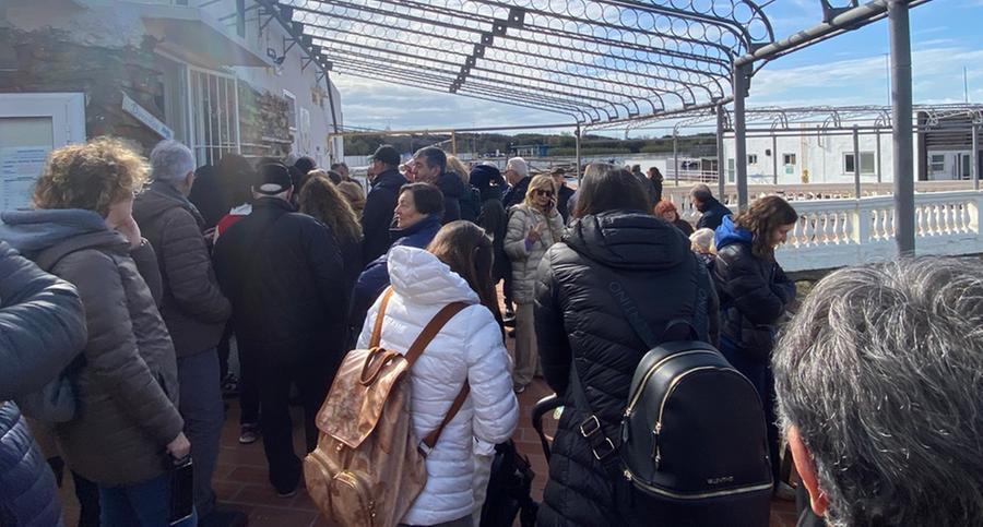 
	In fila alla segreteria degli ex Pejani

