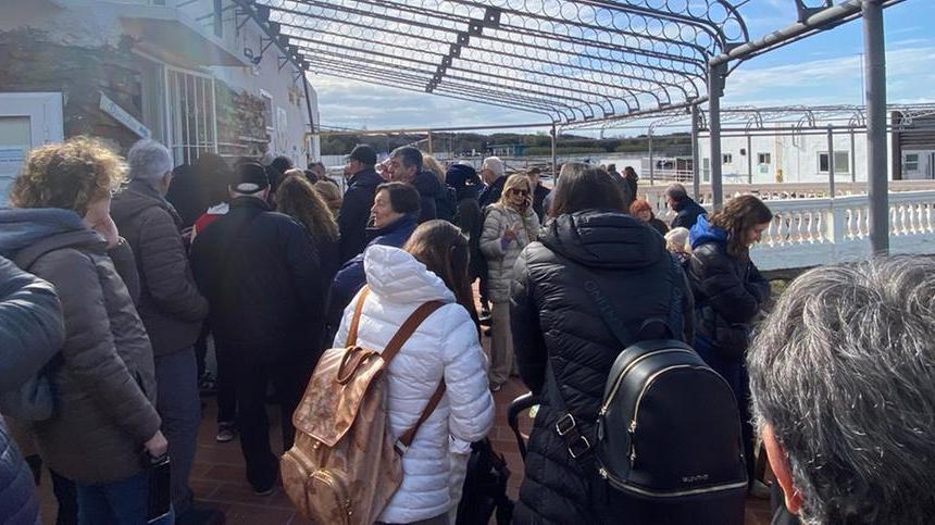 In fila alla segreteria degli ex Pejani