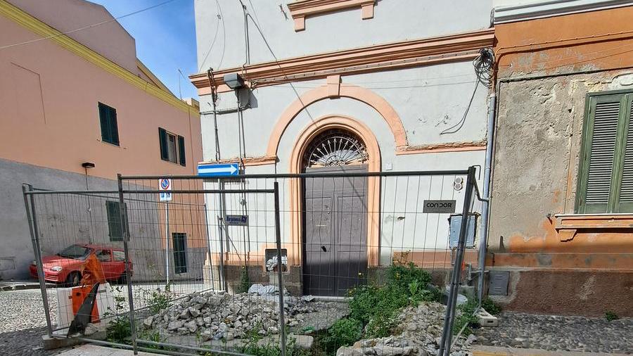 Sassari, in via Sant’Elisabetta il cantiere diventa una discarica