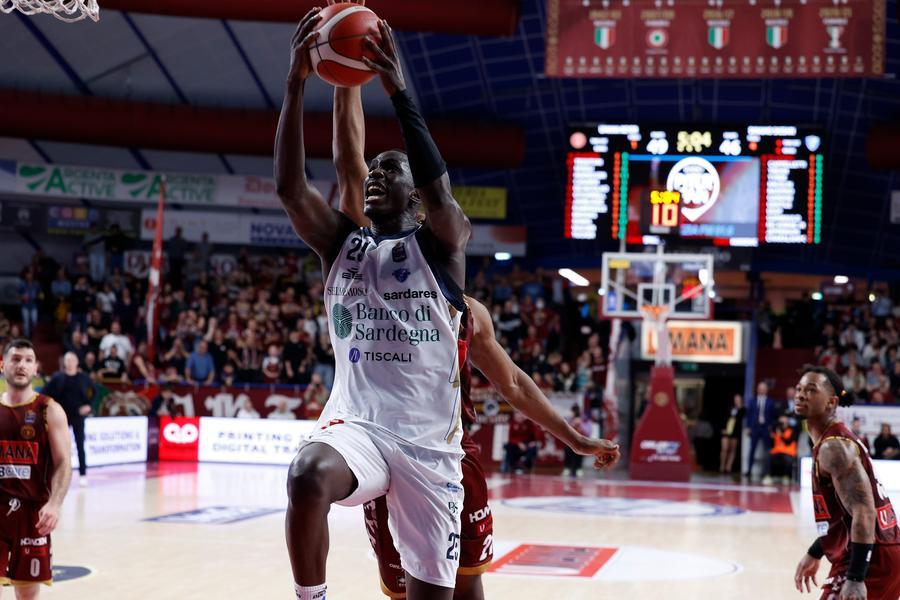 Dinamo fantastico tris: battuta anche Brescia