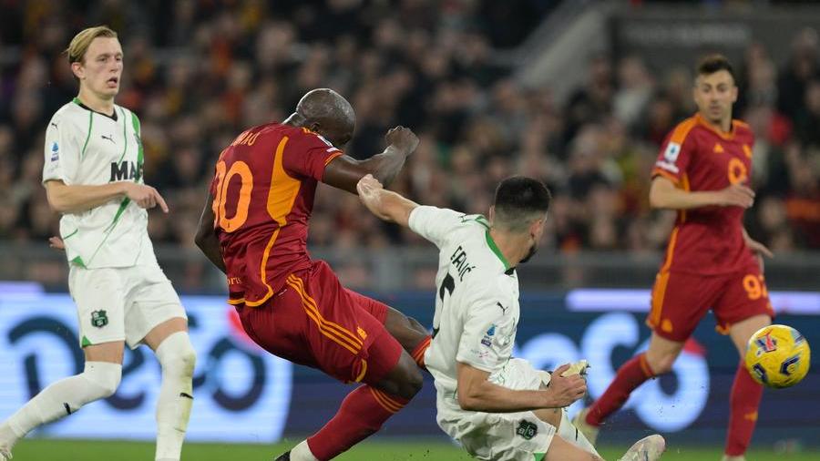 Il Sassuolo cade a Roma e resta penultimo