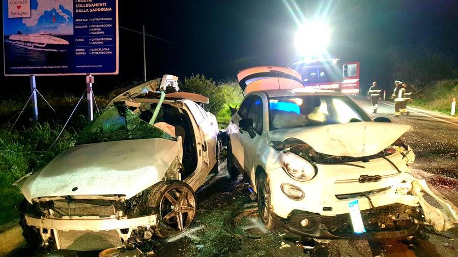Tre morti sulla Sassari-Alghero, un testimone: «Siamo stati superati a velocità folle da due auto poi l’impatto devastante»