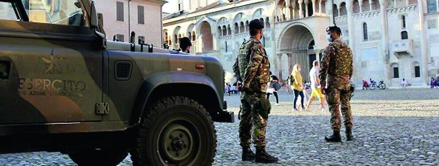 
	L&rsquo;esercito&nbsp; a Modena dove il contingente di militari&nbsp; &egrave; stato rafforzato<br />
	&nbsp;

