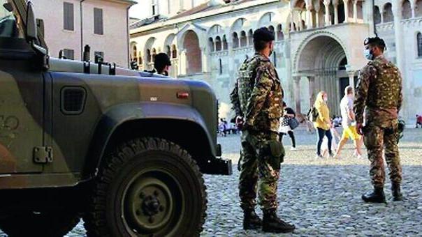 L’esercito a Modena dove il contingente di militari è stato rafforzato<br />
