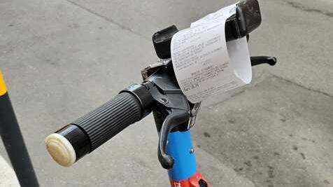 Ferrara, ecco le multe ai monopattini in sosta