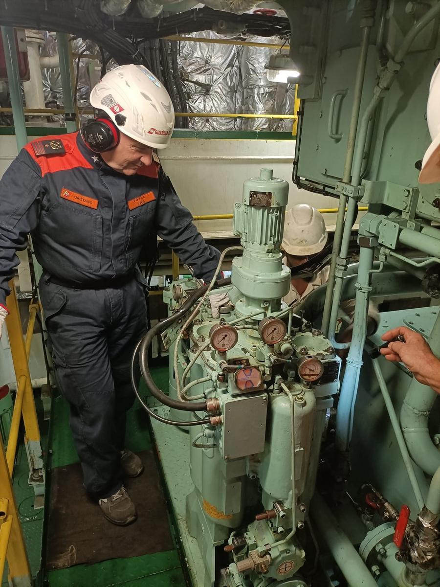 
	Una fase dell'ispazione a bordo

