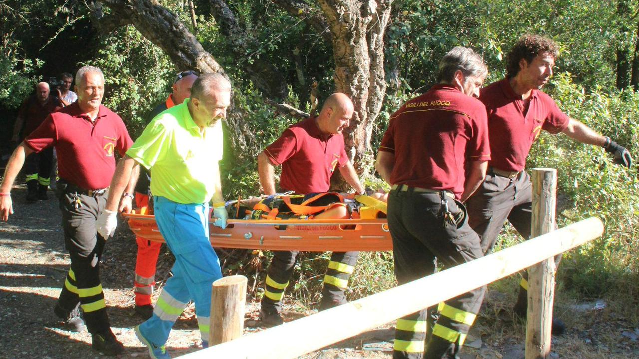 Volano, servono in 12 per soccorrere una persona