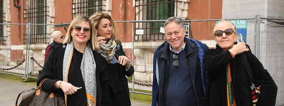 Il sindaco di Aulla Valettini con Silvia Magnani e altri consiglieri