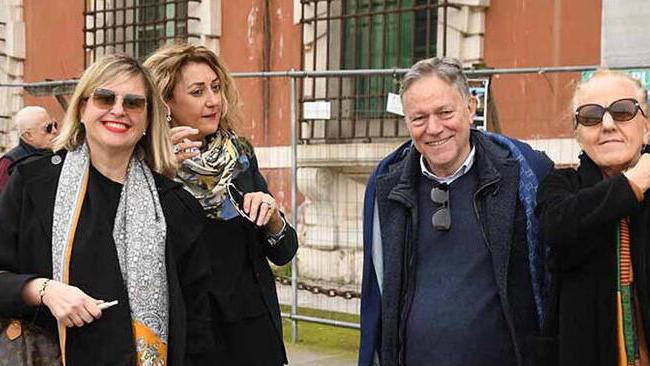Il sindaco di Aulla Valettini con Silvia Magnani e altri consiglieri