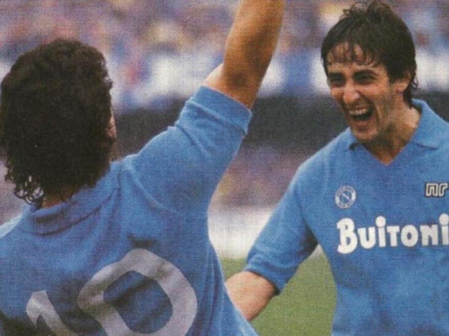 Fernando De Napoli esulta insieme a Diego Armando Maradona: tra i due nacque subito una grande amicizia