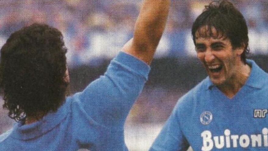 Fernando De Napoli esulta insieme a Diego Armando Maradona: tra i due nacque subito una grande amicizia