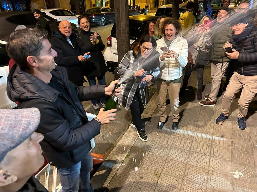 
	Pecorini festeggia la vittoria alle primarie

