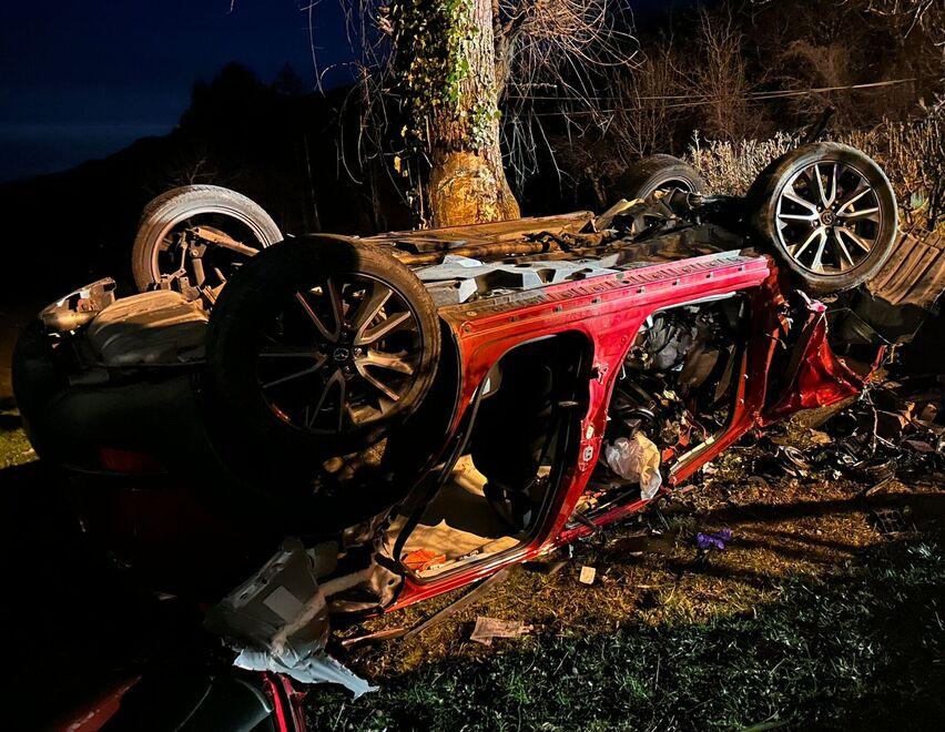 Sestola, escono di strada e si ribaltano: paura per due ragazzi a Vesale