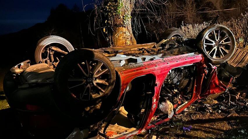 Sestola, escono di strada e si ribaltano: paura per due ragazzi a Vesale