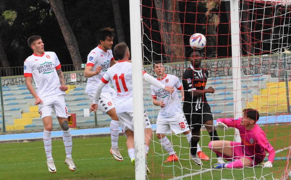 Il gol del 2-1 segnato da Marzierli al 37’ (foto Agenzia Bf)