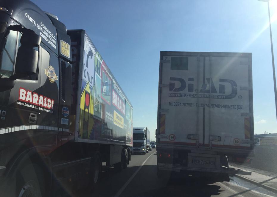 Nuovi lavori sulla via Emilia: «Cella invivibile, aria irrespirabile»