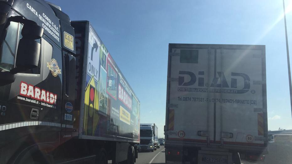 Nuovi lavori sulla via Emilia: «Cella invivibile, aria irrespirabile»