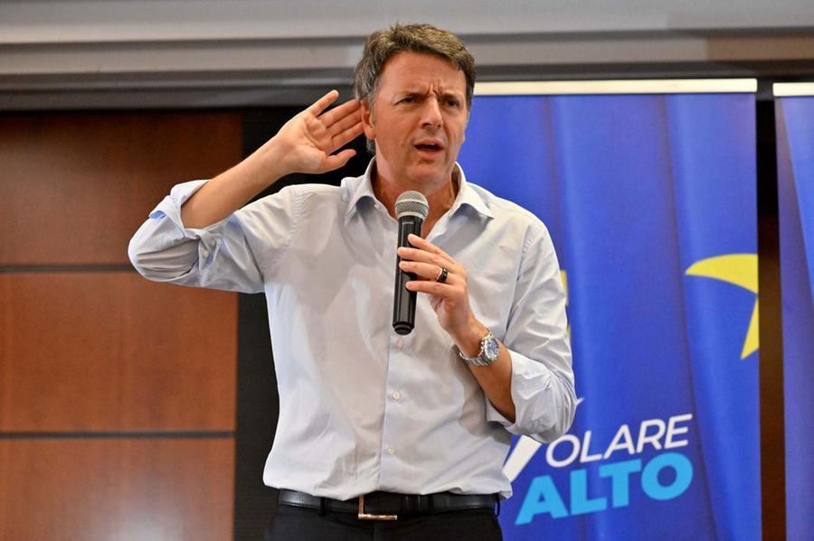 Matteo Renzi querela Dagospia: «Non è vero che mi candido con Macron»