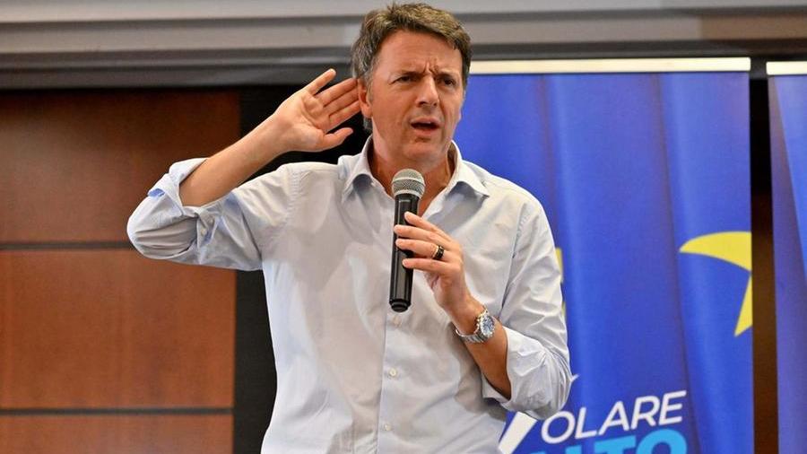 Matteo Renzi querela Dagospia: «Non è vero che mi candido con Macron»