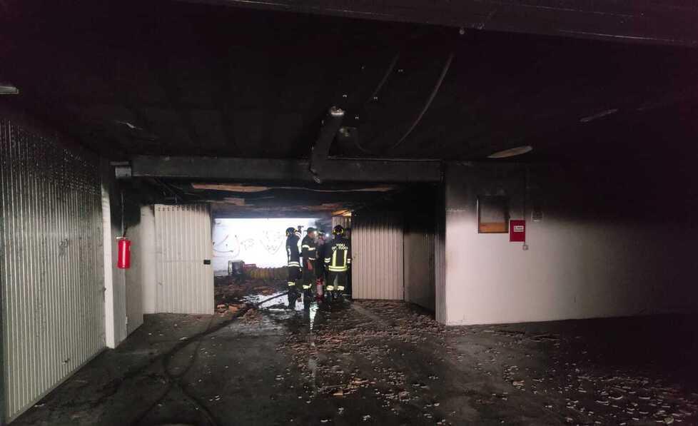 Cortocircuito, garage esplode a Castelvetro