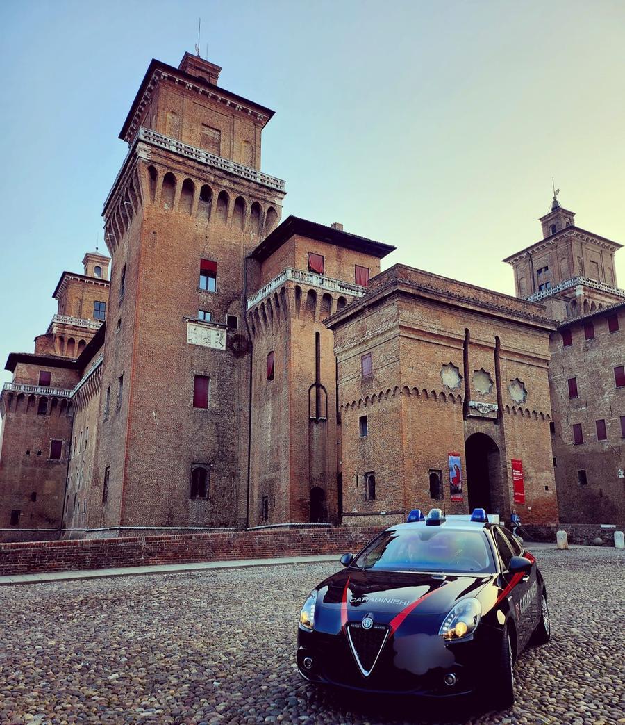 Ferrara, insegue il ladro in scooter: preso