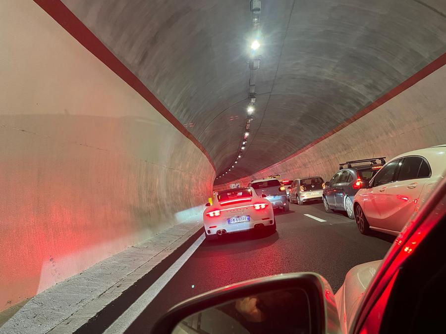 Sassari, ancora un tamponamento nelle gallerie di Chighizzu: traffico deviato a Scala di Giocca