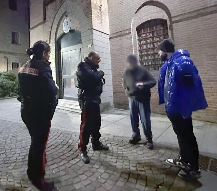 Spilamberto, anziano in difficoltà aiutato dai giovani usciti dalla discoteca<br>
