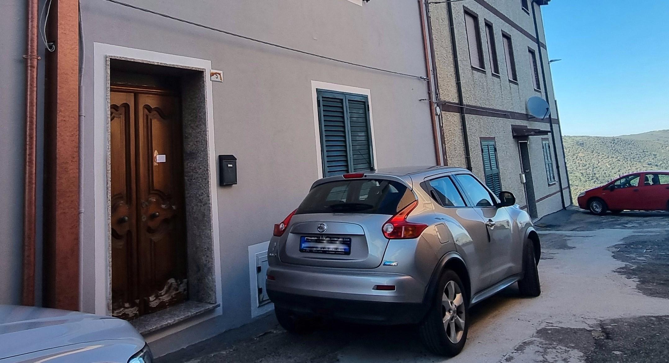 Il silenzioso dolore di Orune dopo la morte del piccolo Alessandro