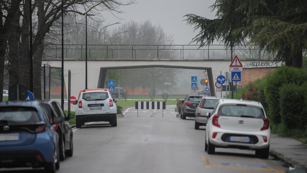 Ferrara, via Azzo Novello resta chiusa: decisione nei prossimi mesi