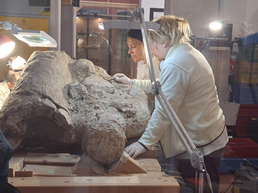 
	Il laboratorio di restauro di Cabras

