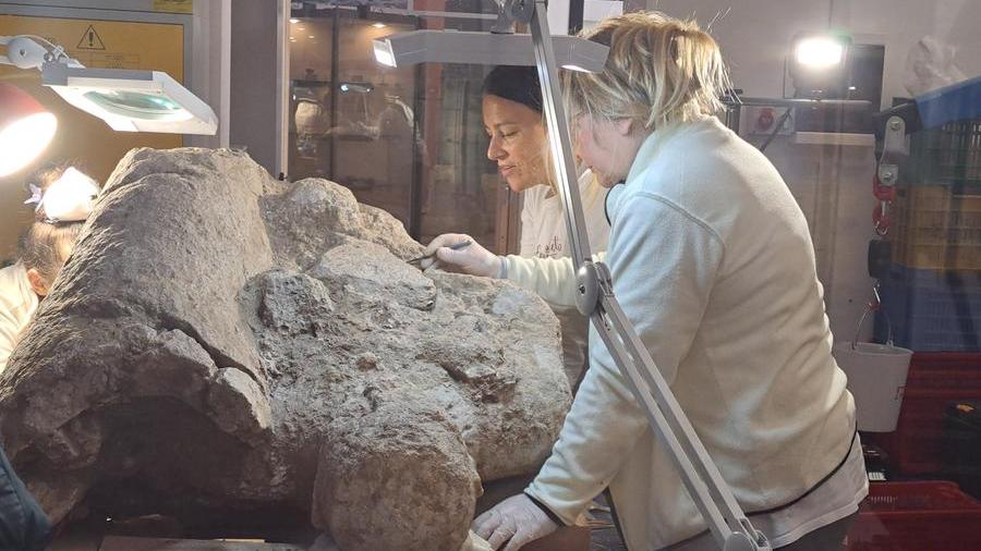 Il laboratorio di restauro di Cabras