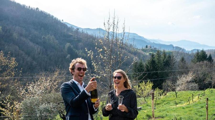 Dirk e Stefanie, dall'Olanda alle colline lucchesi: «Qui un'altra vita, produrremo anche vino e birra»