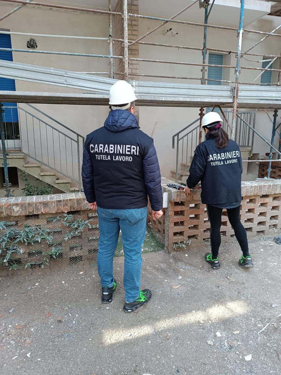 Modena, lavoratori in nero e cantiere insicuro: sei denunce