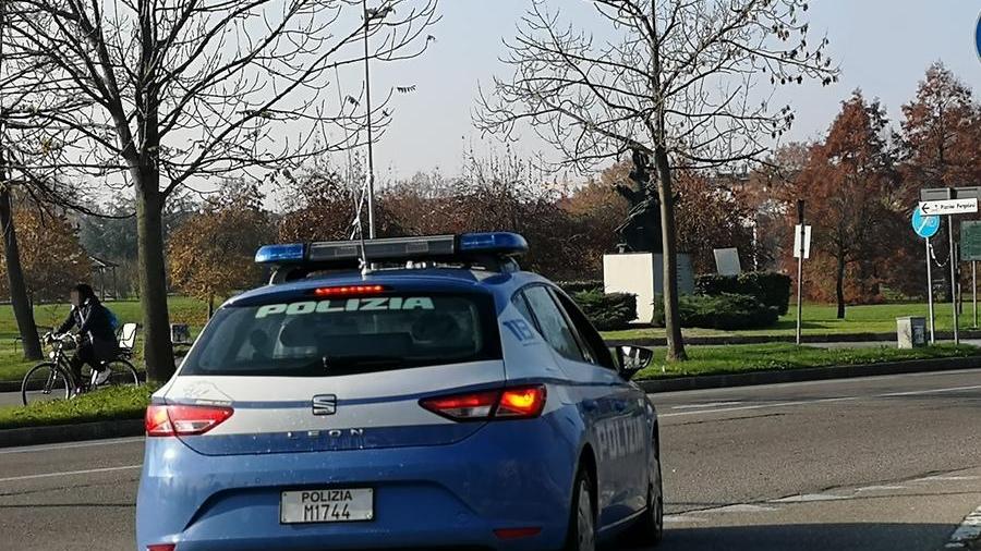 Modena, rubano due profumi: arrestati