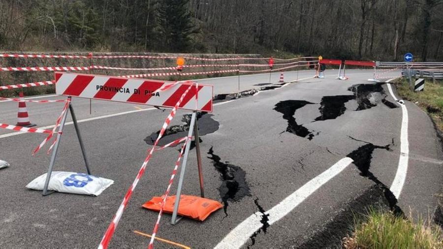 La strada franata a Pomarance