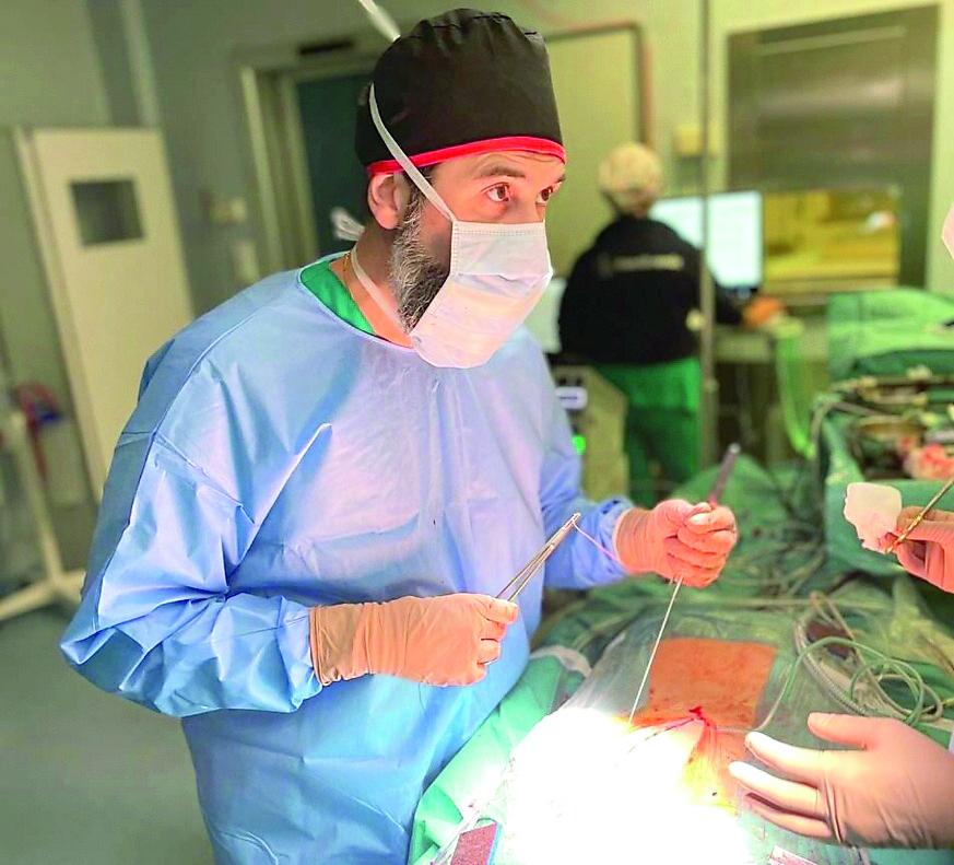 Per sempre a schiena dritta: Leonardo Oggiano, il medico che rende felici i bimbi