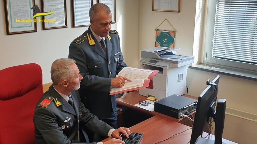 Lucca, evasione fiscale: sequestrati beni per 700mila euro
