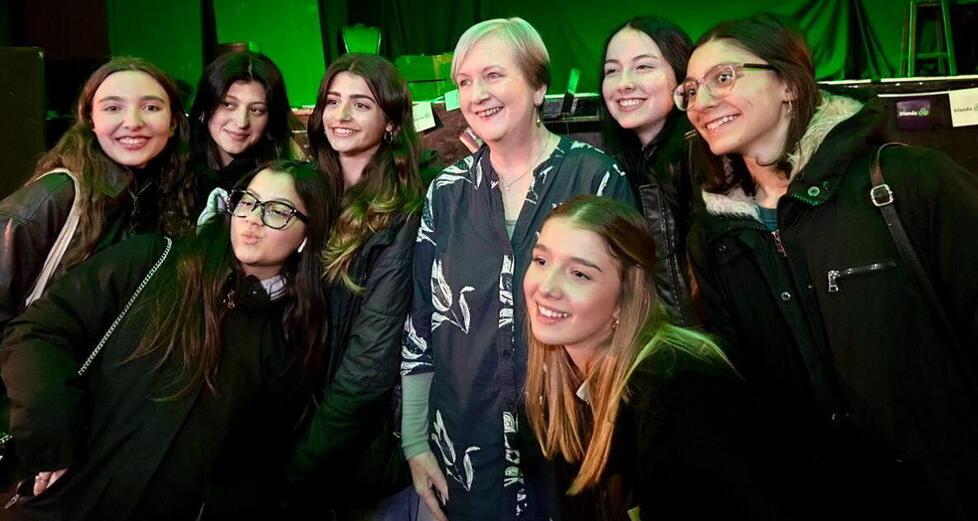 Livorno, gli studenti&nbsp; del Cecioni incontrano Catherine Dunne: «Studiare sui suoi libri per noi è un sogno»<br>
