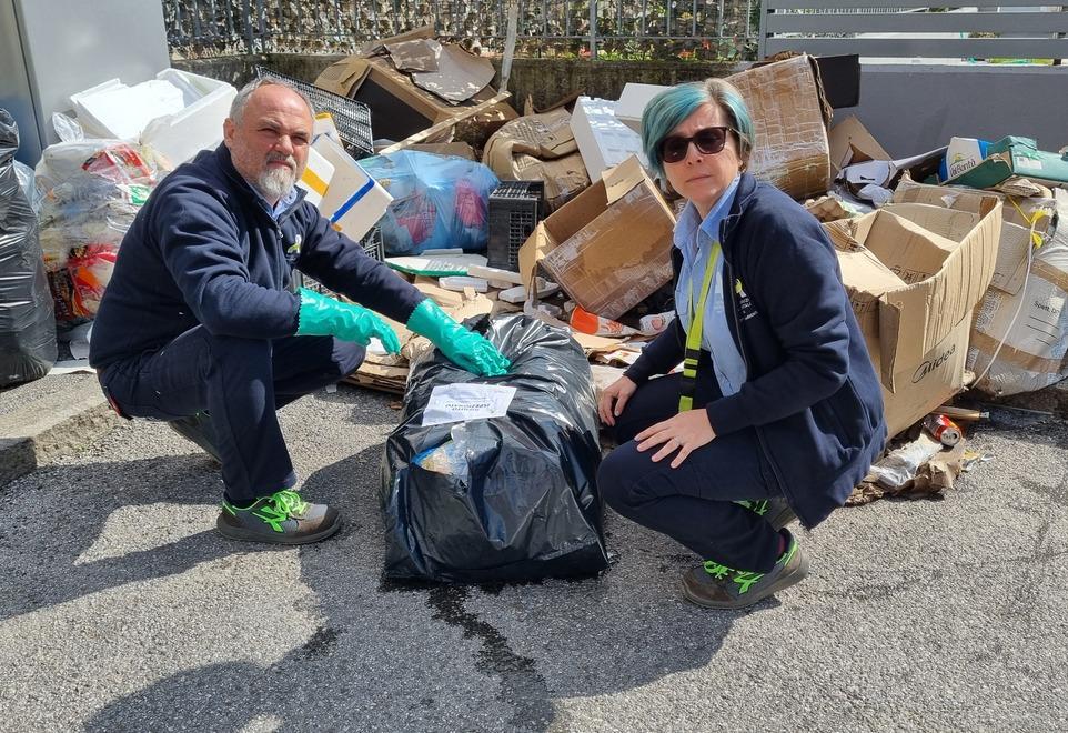 Rifiuti, a Prato 532 sanzioni in un anno: i numeri negli altri Comuni e come ha influito il “fattore alluvione”