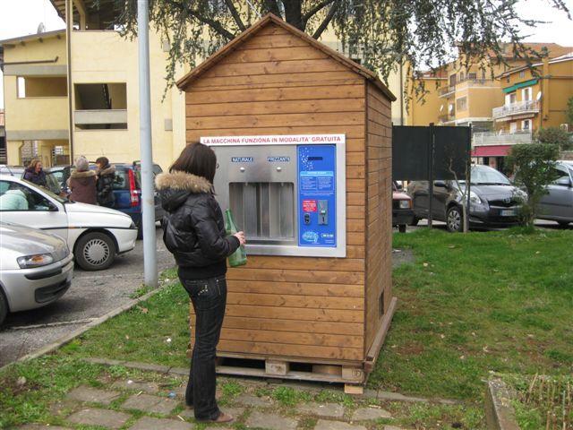 
	Uno dei quattro erogatori di acqua pubblica

