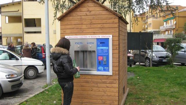 Uno dei quattro erogatori di acqua pubblica